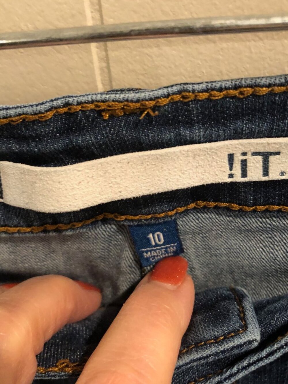 !iT. Claire Curvy Skinny Capri Jeans, Size 10 - Picture 9 of 10